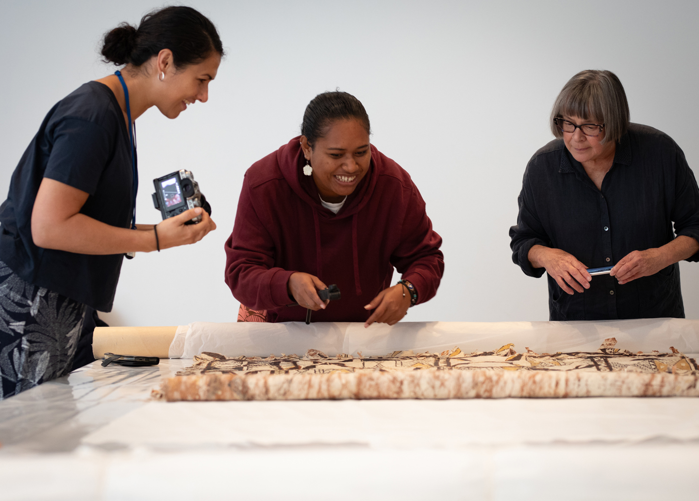 Pasifika artists working on a Ngatu - tapa cloth - at the Govett-Brewster Art Gallery as part of the Koloa artist residency. Pasifika artists working on a Ngatu - tapa cloth - at the Govett-Brewster Art Gallery as part of the Koloa artist residency.